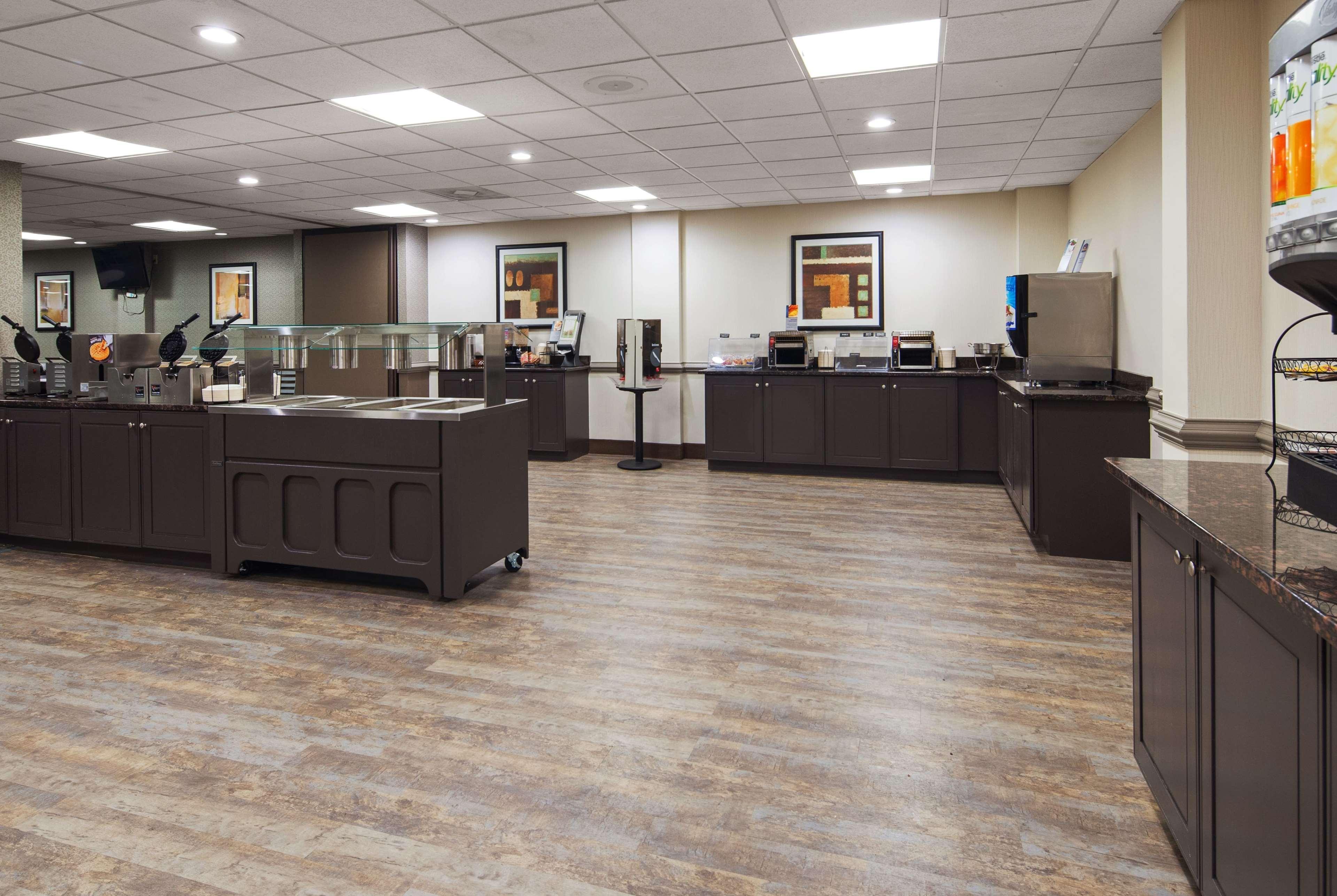Ramada by Wyndham Virginia Beach Bagian luar foto